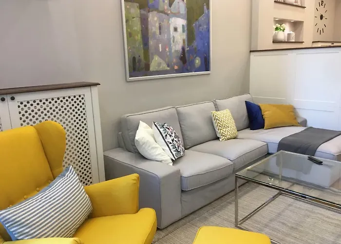 A Luxury Apartment With Patio And Bbq