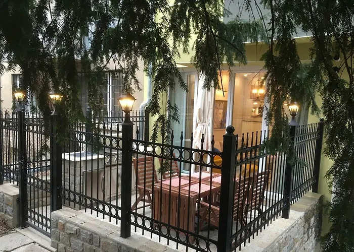 A Luxury Apartment With Patio And Bbq