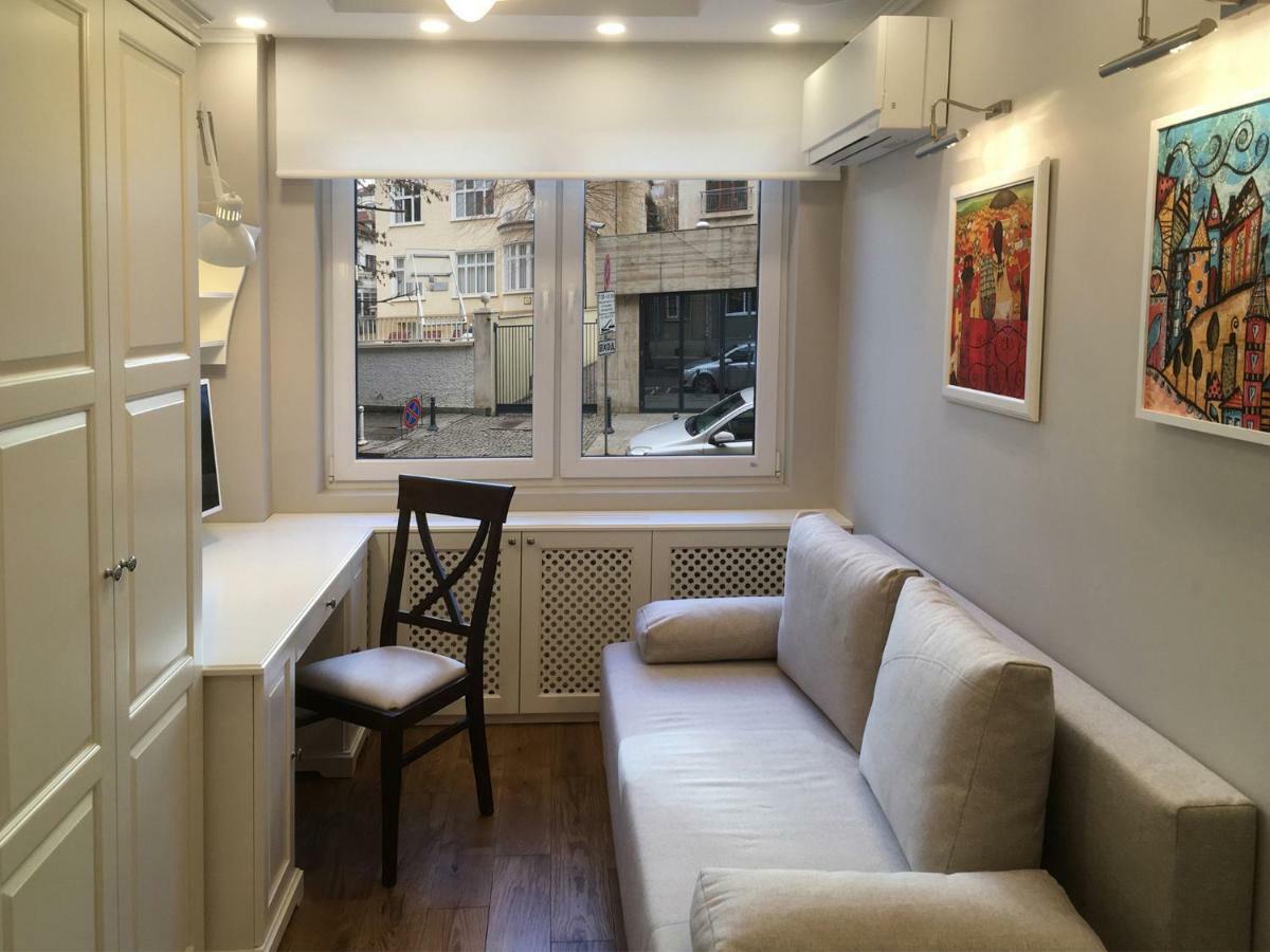 A Luxury With Patio And Bbq Апартамент София