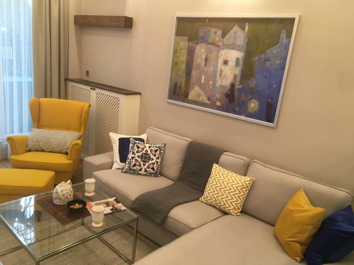 A Luxury With Patio And Bbq Апартамент София